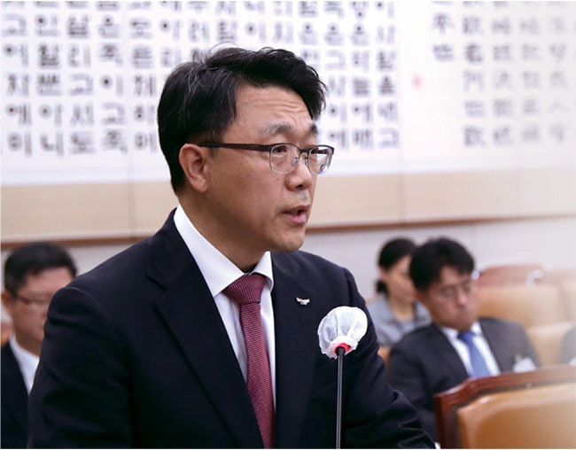 김진욱 고위공직자범죄수사처장이 지난 10월 19일 국회 국정감사에서 업무보고를 하고 있다.  뉴시스