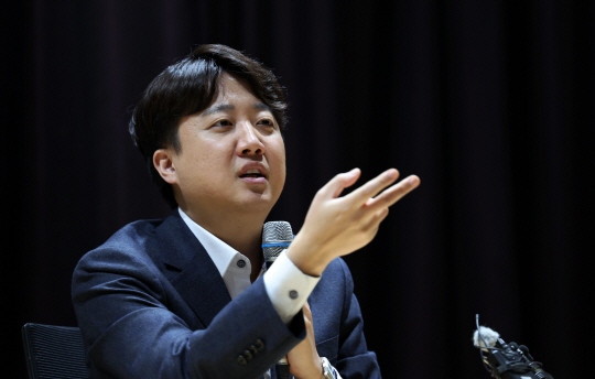 이준석 국민의힘 전 대표가 지난 22일 서울 성북구 고려대 4·18 기념관에서 특강하고 있다. 뉴시스