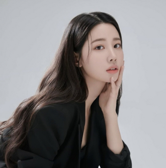 가수 겸 배우 신지원(조현)