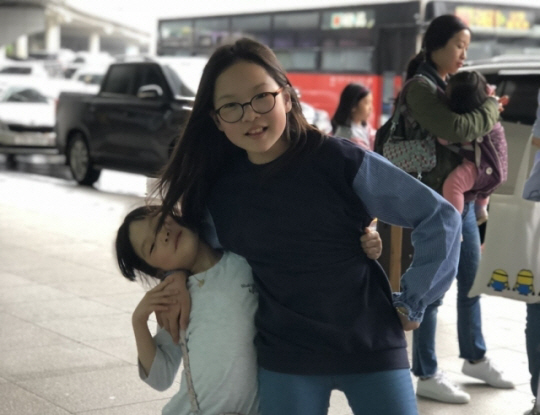 뇌사 장기기증으로 심장, 폐장, 간장, 신장(좌·우)을 5명에게 기증하고 숨진 고(故) 이예원양과 동생. 한국장기조직기증원 제공