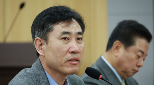 국민의힘 하태경 의원이 10월 30일 오전 국회 의원회관에서 열린 ‘수도권 민심, 국민의힘 원외위원장한테 듣는다’ 토론회에서 발언하고 있다. 연합뉴스