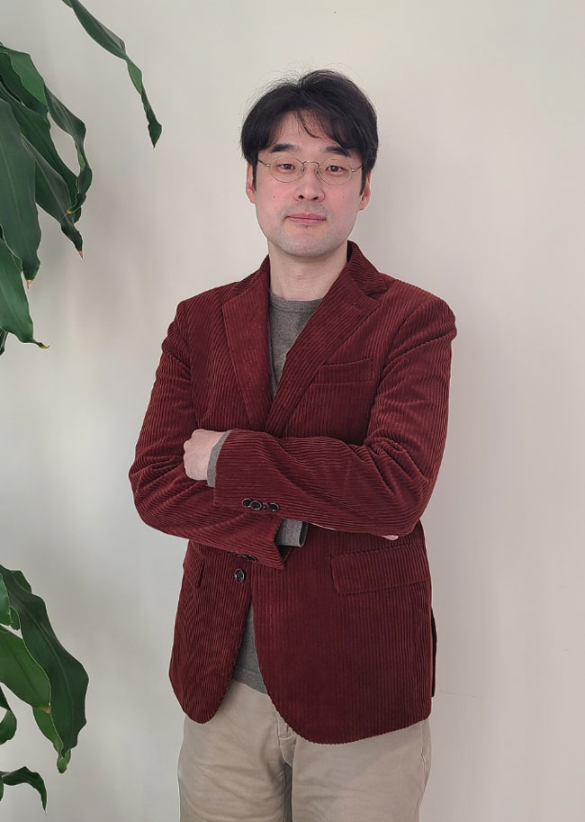 서울 강남구 인플루엔셜 출판사에서 만난 배명훈 작가. 새 소설집 ‘화성과 나’에는 화성으로 이주한 인류의 모습을 기발한 상상과 깊이 있는 통찰로 풀어낸 단편 여섯 편이 수록됐다.