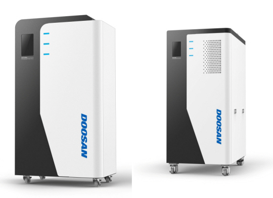 수소를 직접 투입해 운영할 수 있는 1kW(왼쪽)·10kW급 건물·주택용 수소연료전지 ‘H2-PEMFC’ 시스템. 두산 제공