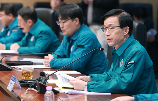 방문규 산업통상자원부 장관이 1일 서울 마포구 한국중부발전 서울발전본부에서 ‘겨울철 전력수급 전망 및 대책’을 발표하고 있다.산업부 공개