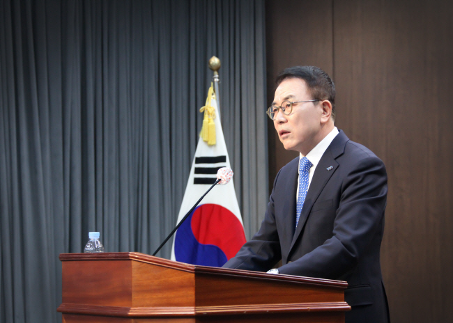 조용병 신임 은행연합회장이 1일 서울 중구 은행회관에서 열린 취임식에서 취임사를 하고 있다.  은행연합회 제공