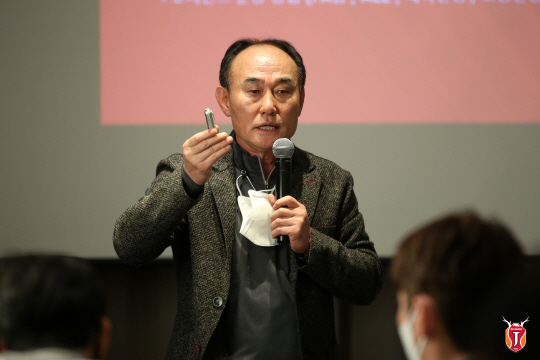 제주 유나이티드 신임 사령탑으로 부임한 김학범 감독. 제주 유나이티드 제공