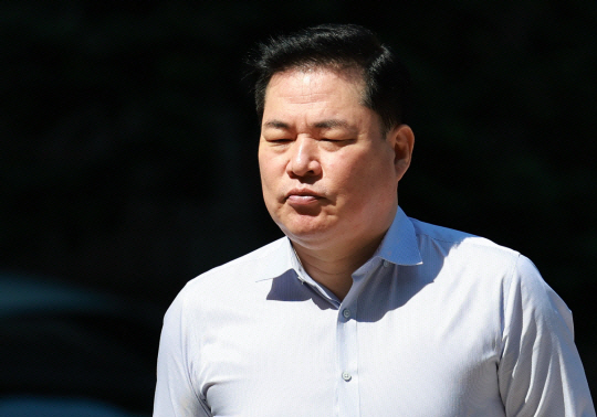 유동규 전 성남도시개발공사 기획본부장이 지난 6월 13일 서울 서초구 서울중앙지법에서 열린 정진상 전 더불어민주당 당대표실 정무조정실장의 뇌물수수 혐의 관련 1심 속행 공판에 증인 으로 출석하고 있다. 연합뉴스