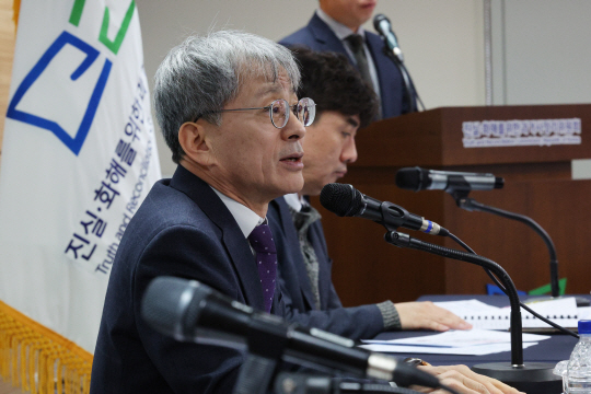 진실·화해를위한과거사정리위원회(진실화해위) 김광동 위원장이 6일 오전 서울 중구 위원회에서 열린 출범 3주년 기자간담회에서 발언하고 있다. 연합뉴스
