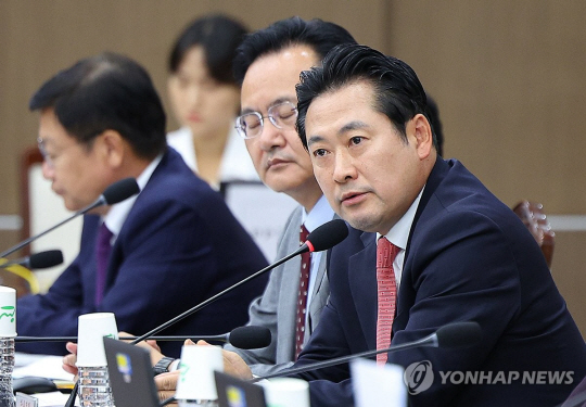장동혁 국민의힘 의원이 지난 10월 16일 오후 서울 용산구 국방부에서 열린 국회 법제사법위원회의 국방부 군사법원에 대한 국정감사에서 질의하고 있다. 연합뉴스