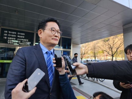 지난 4일 충북동지회 재판에 증인으로 출석한 송영길 전 더불어민주당 대표. 연합뉴스.