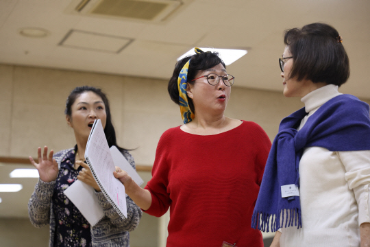 구립송파극단 단원들이 연습하는 모습. 송파구청 제공