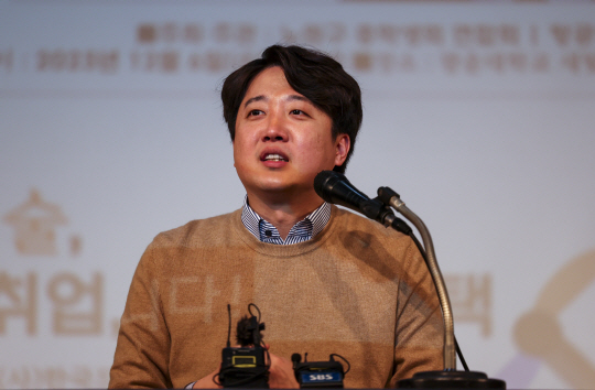 이준석 전 국민의힘 대표가 지난 6일 서울 노원구 광운대에서 ‘더 나은 미래를 향한 우리의 고민’이라는 주제로 강연을 하고 있다. 뉴시스