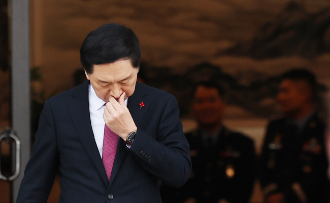 김기현 국민의힘 대표가 네덜란드를 국빈 방문하는 윤석열 대통령을 환송하기 위해 지난 11일 경기 성남 서울공항에 도착해 이동하고 있다. 연합뉴스