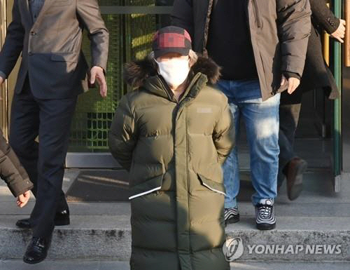 2008년 12월 경기 안산시 한 교회 앞에서 초등학생을 납치해 성폭행하고 중상을 입혀 징역 12년형을 선고받고 복역한 뒤 2020년 12월 만기 출소한 조두순. 연합뉴스