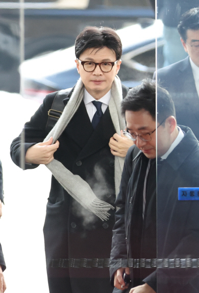 국민의힘 비상대책위원장으로 추대 의견이 모아지는 한동훈 법무부 장관이 20일 오전 예산결산특별위원회 전체회의 출석을 위해 서울 여의도 국회로 들어오고 있다.   연합뉴스