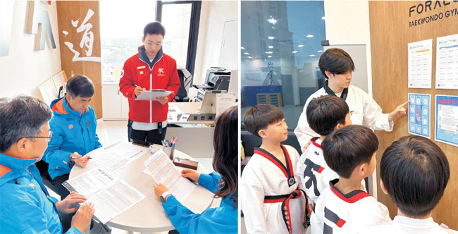 포올태권도장의 임인재(왼쪽 사진 가운데) 관장이 통학 버스 안전 관리 시스템을 관계자들과 점검하고 있다. 오른쪽 사진은 학생들이 안전 관리 교육을 받고 있는 모습.  국민체육진흥공단 제공