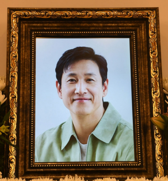 27일 서울 종로구 서울대학교병원 장례식장에 배우 고(故) 이선균씨의 빈소가 마련돼 있다. 뉴시스