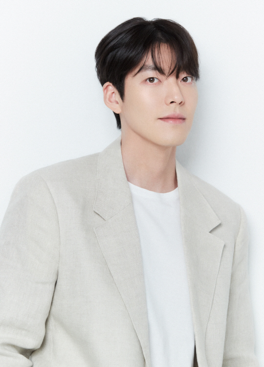배우 김우빈