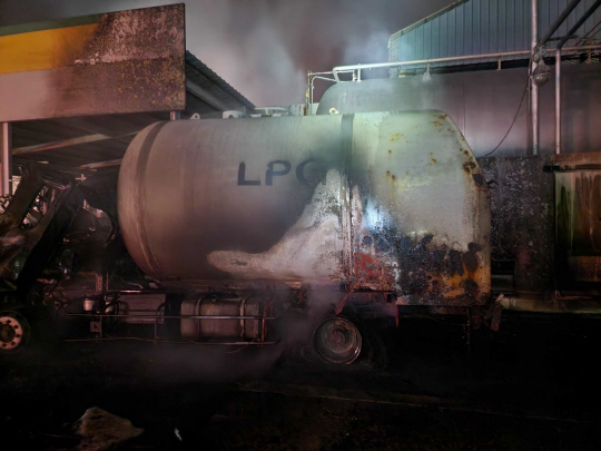 강원 평창군 LPG 충전소서 폭발 화재 현장. 강원도소방본부 제공.