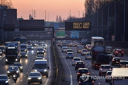 프랑스 도로 모습. AP 연합뉴스
