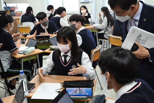 국제바칼로레아(IB) 교육 프로그램을 도입한 경북대사범대부속고등학교 학생들이 수업을 받고 있다. 대구교육청 제공