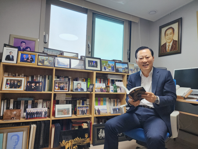 “퇴임후 ‘라떼’되뇌는 꼰대 안되려 쉼없이 공부”