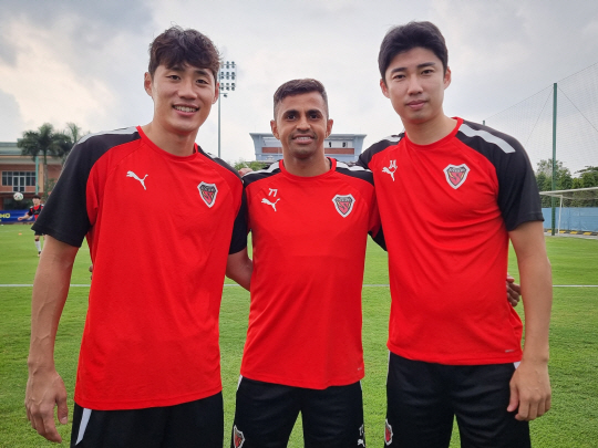 포항 스틸러스의 주장으로 선임된 완델손(가운데)과 부주장 한찬희(왼쪽)와 허용준. 포항 스틸러스 제공