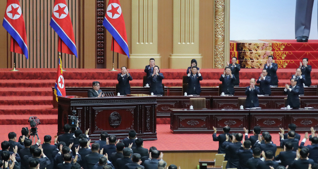 김정은 북한 국무위원장이 참석한 가운데 지난 15일 평양 만수대의사당에서 열린 최고인민회의 제14기 제10차 회의에서 조국평화통일위원회 등 대남 기구들의 폐지가 결정됐다고 조선중앙통신이 16일 보도했다.  연합뉴스