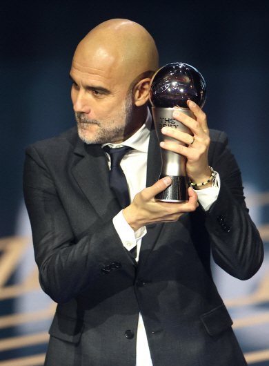최고의 남자감독으로 뽑힌 맨체스터시티의 주제프 과르디올라.  EPA 연합뉴스