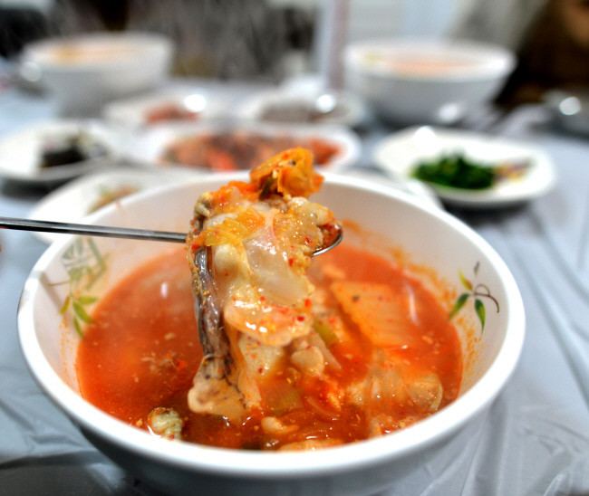 경북 울진 ‘우성식당’의 곰치국.