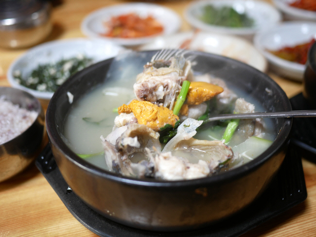 경남 창원 ‘휘모리’의 탱수(쏨뱅이)국.