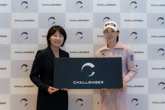 지소영(왼쪽) 챌린저 코리아 대표와 박주영 한국여자프로골프(KLPGA)투어 프로. 챌린저 코리아 제공