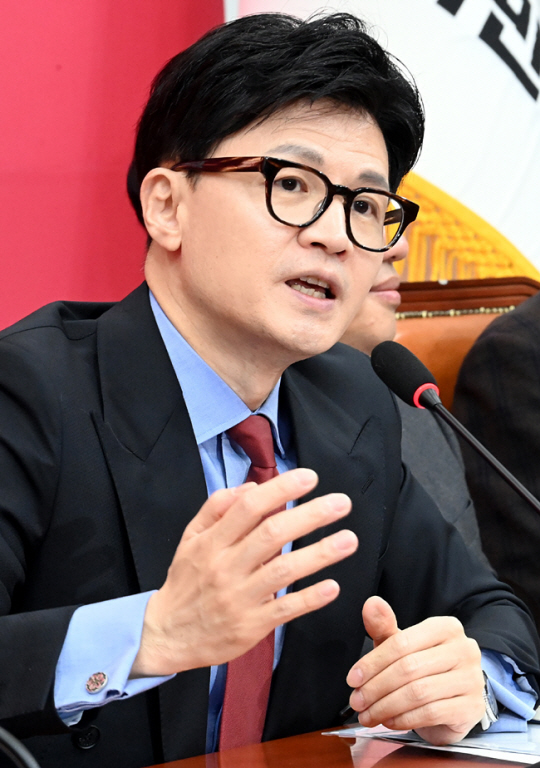 한동훈 국민의힘 비상대책위원장이 18일 오전 국회에서 열린 비대위회의에서 모두발언을 하고 있다. 곽성호기자