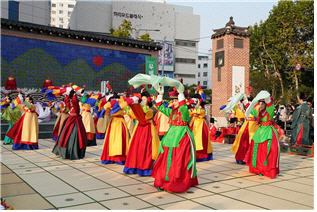 종로구립 궁중무용단 정기공연 모습. 종로구청 제공
