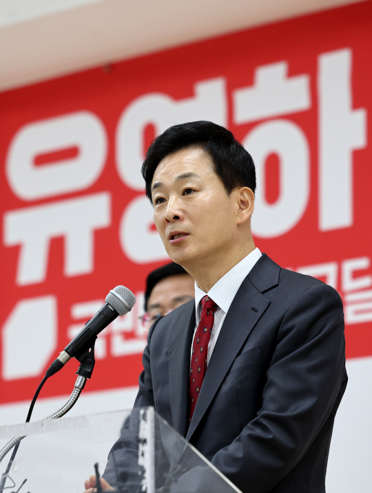 유영하 변호사가 22일 대구 수성구 국민의힘 대구시당에서 제22대 국회의원선거 대구 달서갑 출마 선언 기자회견을 하고 있다. 뉴시스