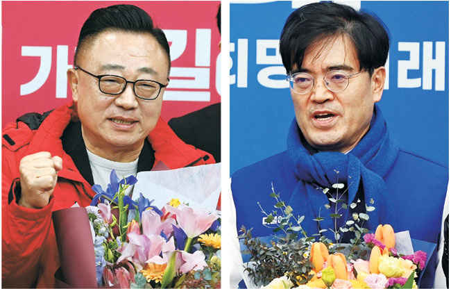 고동진(왼쪽 사진) 전 삼성전자 사장과 공영운(오른쪽〃) 전 현대자동차 사장이 22일 오전 국회에서 열린 국민의힘과 더불어민주당 인재영입식에 각각 참석해 꽃다발을 받은 뒤 파이팅을 외치고 있다. 박윤슬 기자
