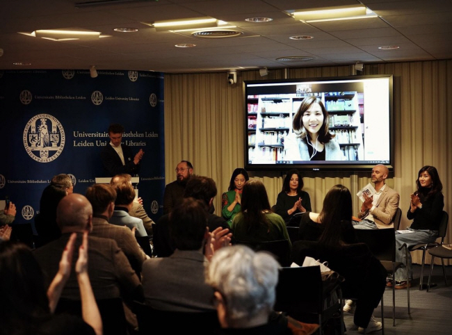 지난해 4월 네덜란드 레이던대에서 열린 한국 단편소설 낭독회의 모습.  레이던대 제공