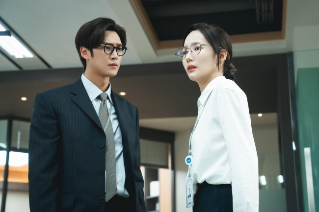 tvN ‘내 남편과 결혼해줘’의 주인공 유지혁(왼쪽)과 강지원.