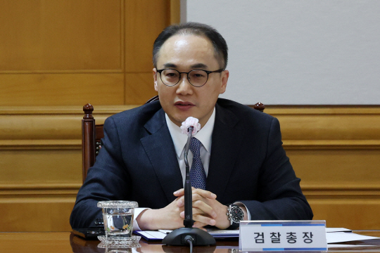 이원석 검찰총장이 24일 오후 서울 중구 은행회관에서 열린 보이스피싱 등 민생침해범죄 대응 강화를 위한 업무협약식에서 인사말하고 있다. 뉴시스