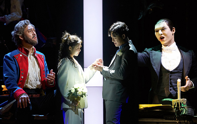 배우 최재림은 현재 공연 중인 뮤지컬 세 작품에 주연으로 출연하고 있다. 왼쪽부터 뮤지컬 ‘레미제라블’ ‘라스트 파이브 이어스’ ‘오페라의 유령’.  게티이미지뱅크·(주)레미제라블코리아·신시컴퍼니·에스앤코 제공