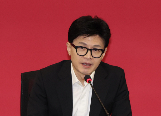 한동훈 국민의힘 비상대책위원장이 29일 오전 서울 영등포구 여의동 국민의힘 중앙당사에서 열린 비상대책위원회 회의에서 발언을 하고 있다. 뉴시스