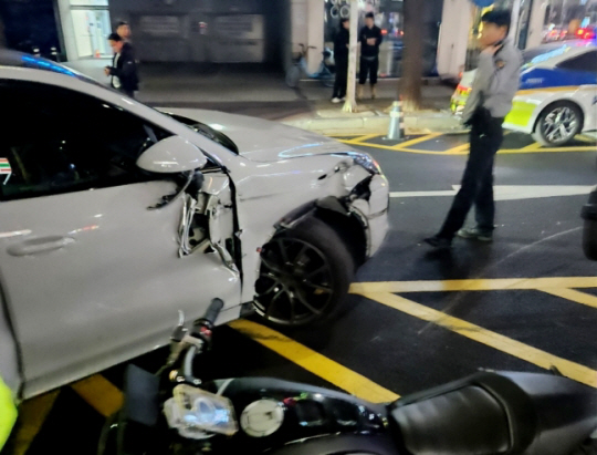 경기 부천시에서 30대 운전자 A씨가 술을 마신 채 운전을 하다가 사고를 내 파손된 차량. 연합뉴스