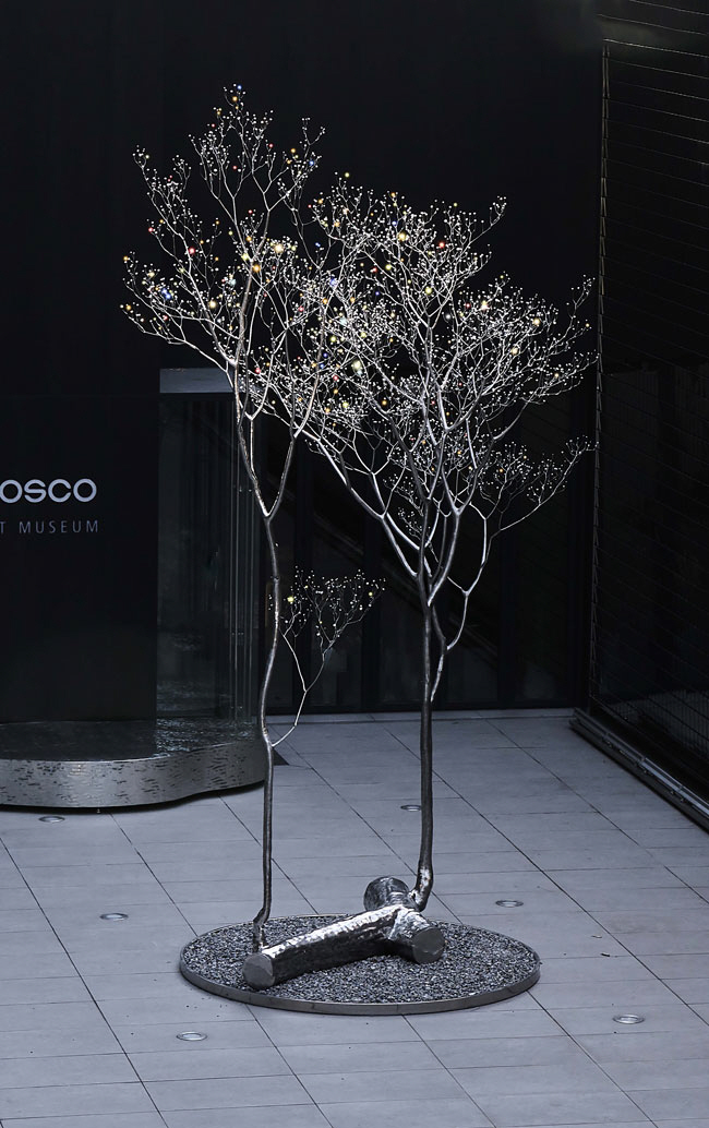 찬란한 빛_스테인리스, 스와로브스키 크리스털_400×300×600㎝_2023
