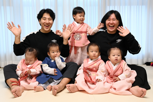 국내 최초 자연분만 네쌍둥이의 첫 설