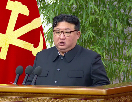 조선중앙TV가 지난달 23∼24일 조선노동당 중앙위원회 제8기 제19차 정치국 확대회의가 김정은 북한 국무위원장이 참석한 가운데 열렸다고 25일 보도했다. 조선중앙 TV 연합뉴스