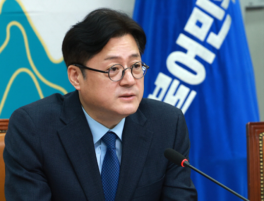 홍익표 더불어민주당 원내대표가 7일 오전 서울 여의도 국회에서 열린 최고위원회의에서 발언하고 있다. 뉴시스