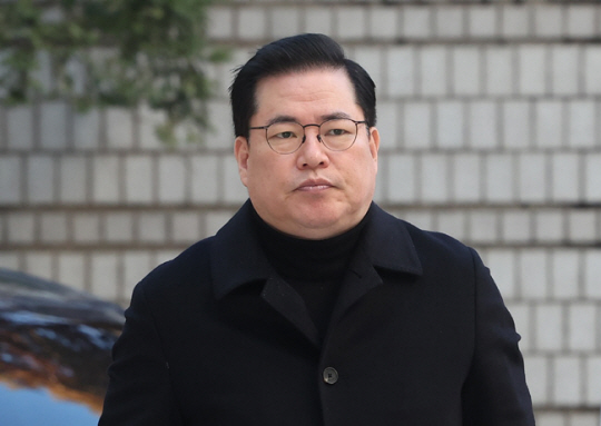 유동규 전 성남도시개발공사 본부장이 지난해 12월 4일 오전 서초구 서울중앙지방법원에서 열린 대장동 개발 사업 로비·특혜 의혹 관련 1심 속행 공판에 출석하고 있다. 연합뉴스