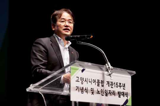 노인 일자리 발대식 축사하는 이동환 시장. 고양시청 제공
