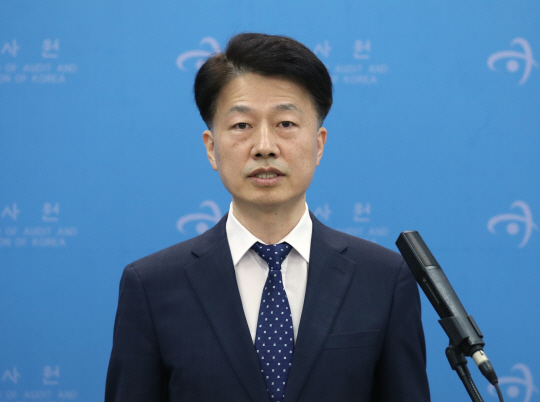 신임 감사원 사무총장에 임명된 최달영 제1사무차장이 지난해 9월 15일 서울 종로구 감사원에서 주요 국가통계 작성 및 활용실태 수사요청 관련 발표를 하고 있다. 뉴시스