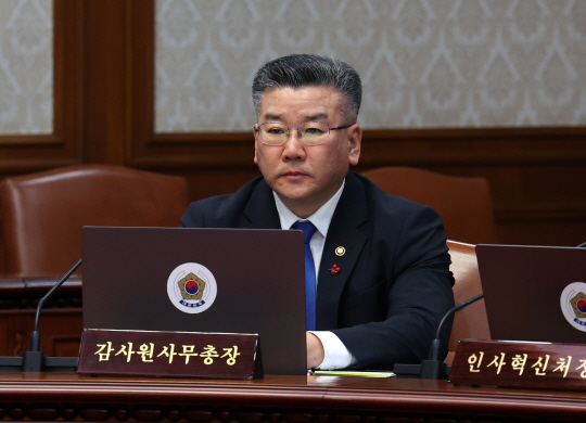 신임 감사위원으로 임명된 유병호 감사원 사무총장이 지난달 5일 오전 서울 종로구 정부서울청사에서 열린 임시 국무회의에 참석해 자리하고 있다. 뉴시스